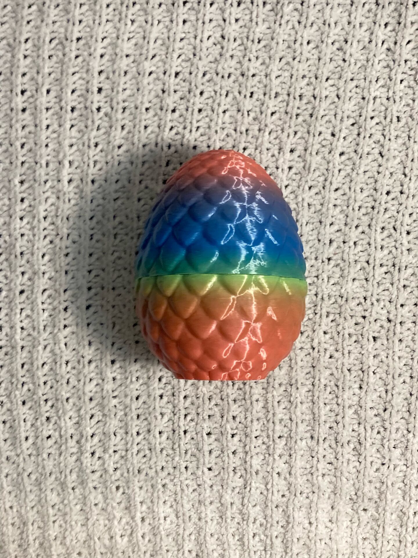 Small Egg with baby Dragons view 2