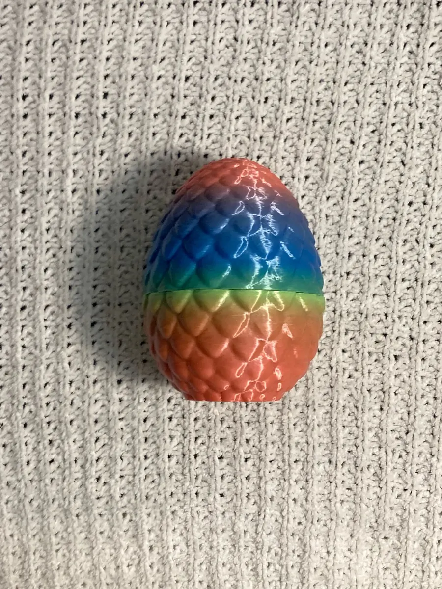 Small Egg with baby Dragons view 2